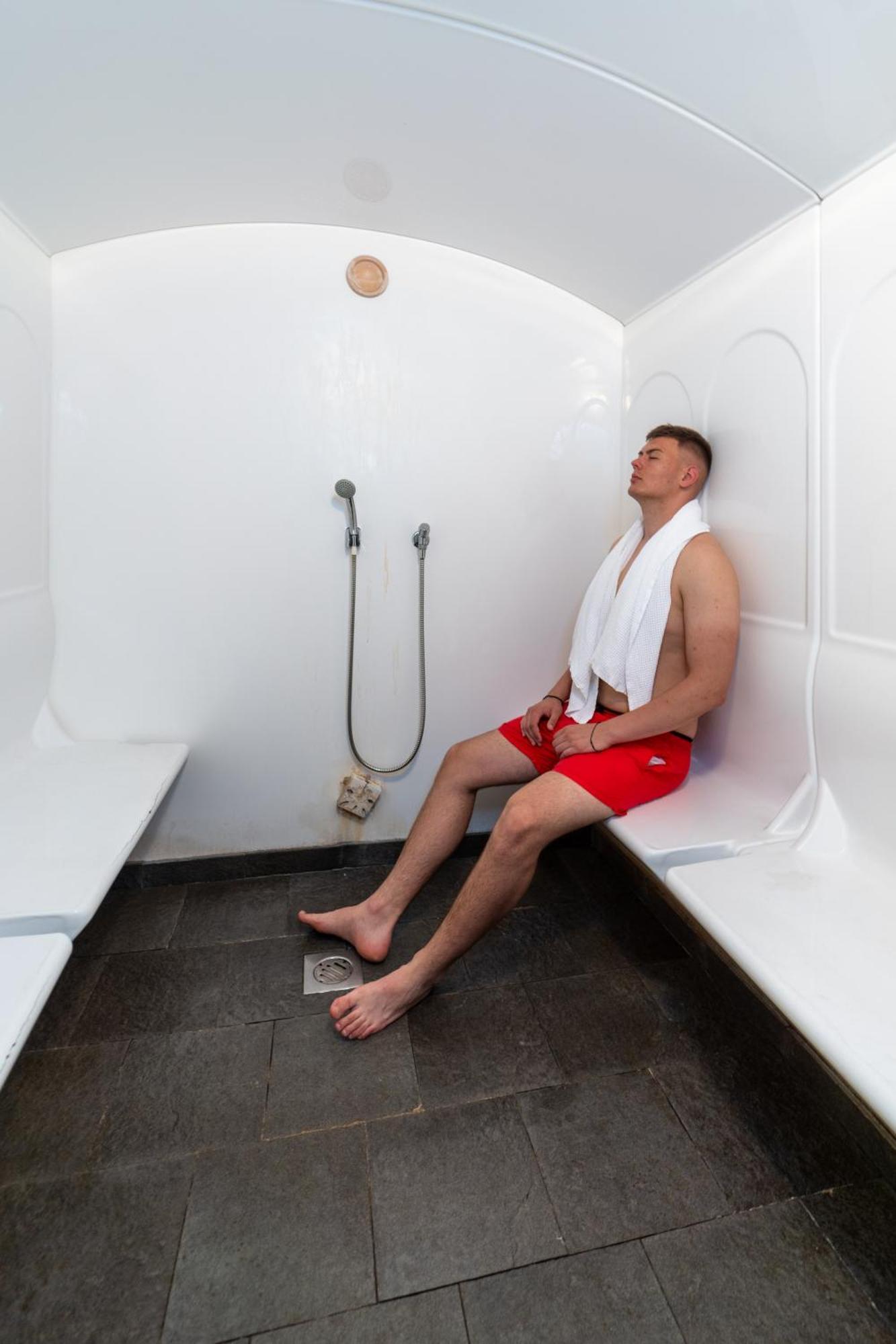 Hotel Yacht Wellness & Business 4*