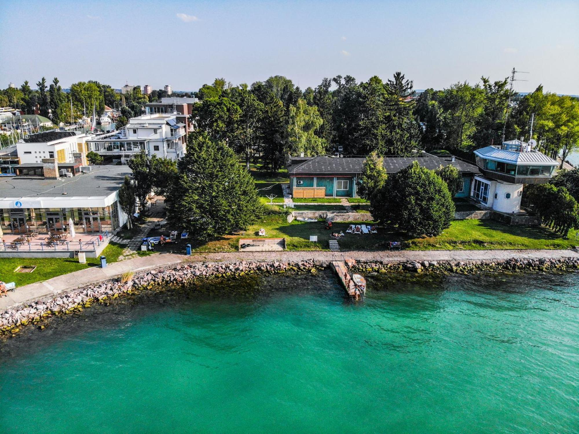 Hotel Yacht Wellness & Business 4*