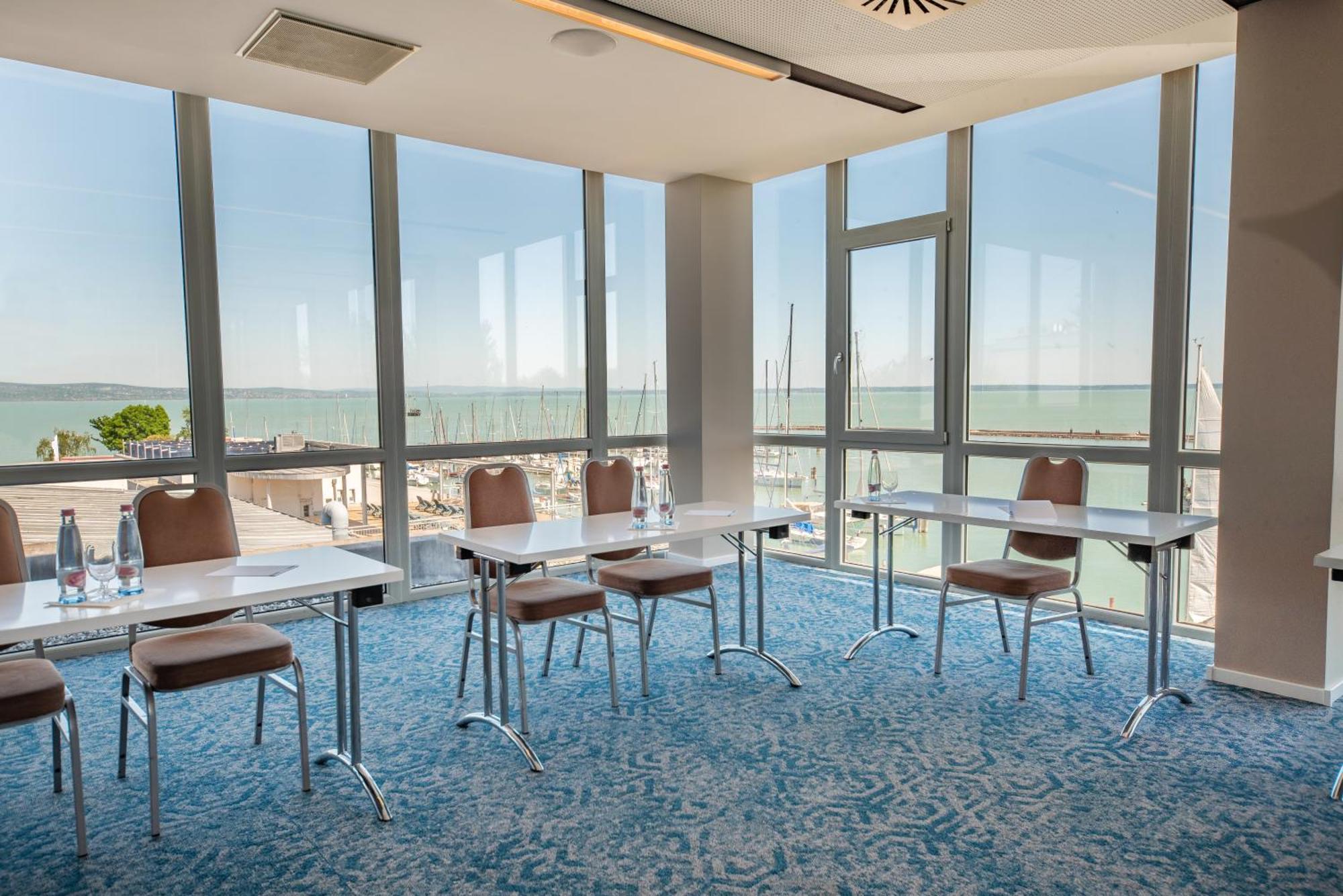 Yacht Wellness&business Hotel 4*