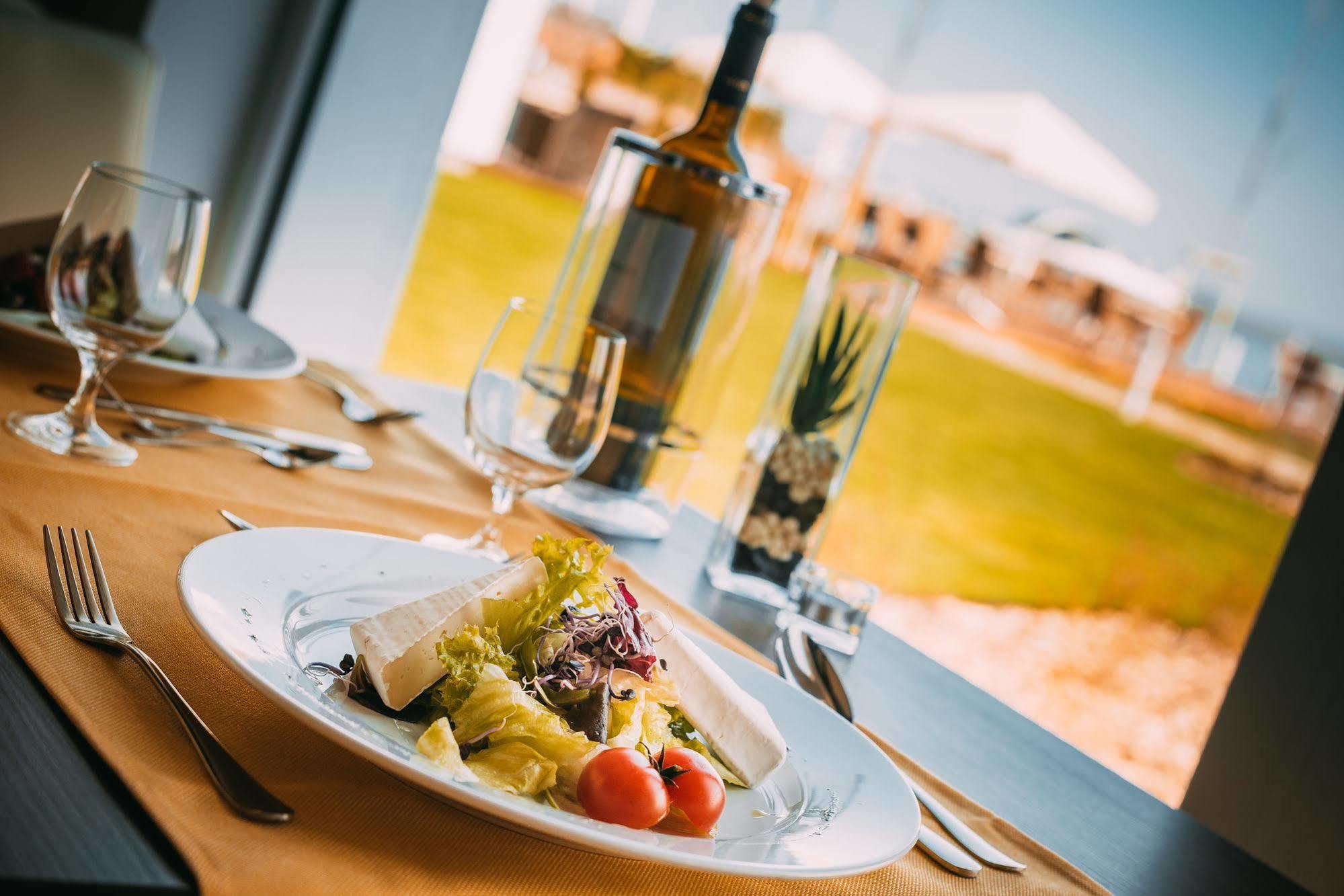 Yacht Wellness & Business Hotel 4*